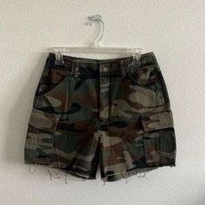 Forever 21 camo cargo shorts